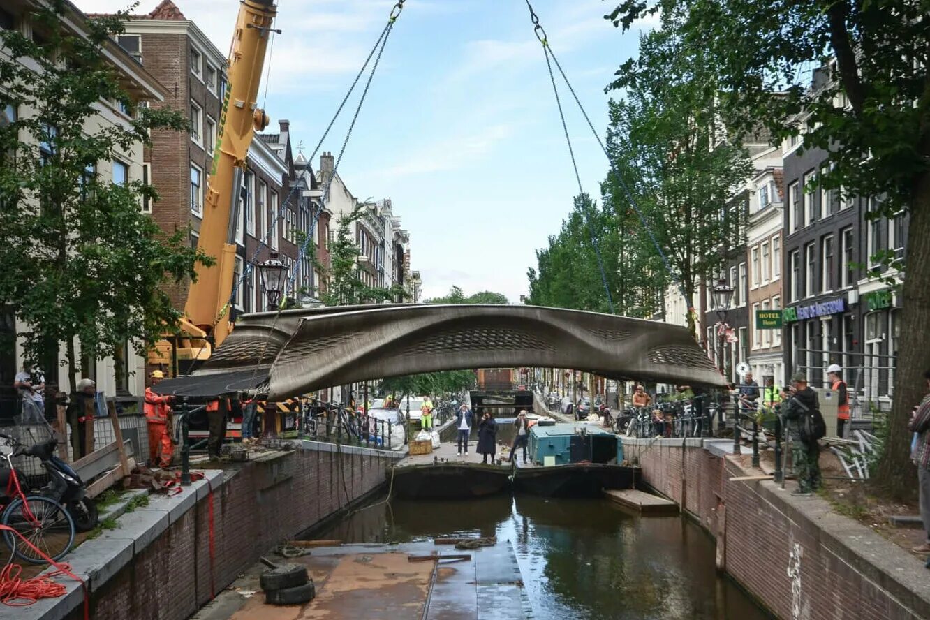 D bridge