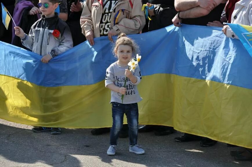 Украина исполнил. Патриот Украины флаг. Группа с Украина флаг. Флаг Украины нет войне. Z на украинском флаге.