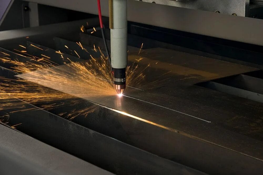 Плазменная резка стального листа. Плазменный резак по металлу. CNC Plasma Cutter. Лазерный станок с ЧПУ. Cutting metals