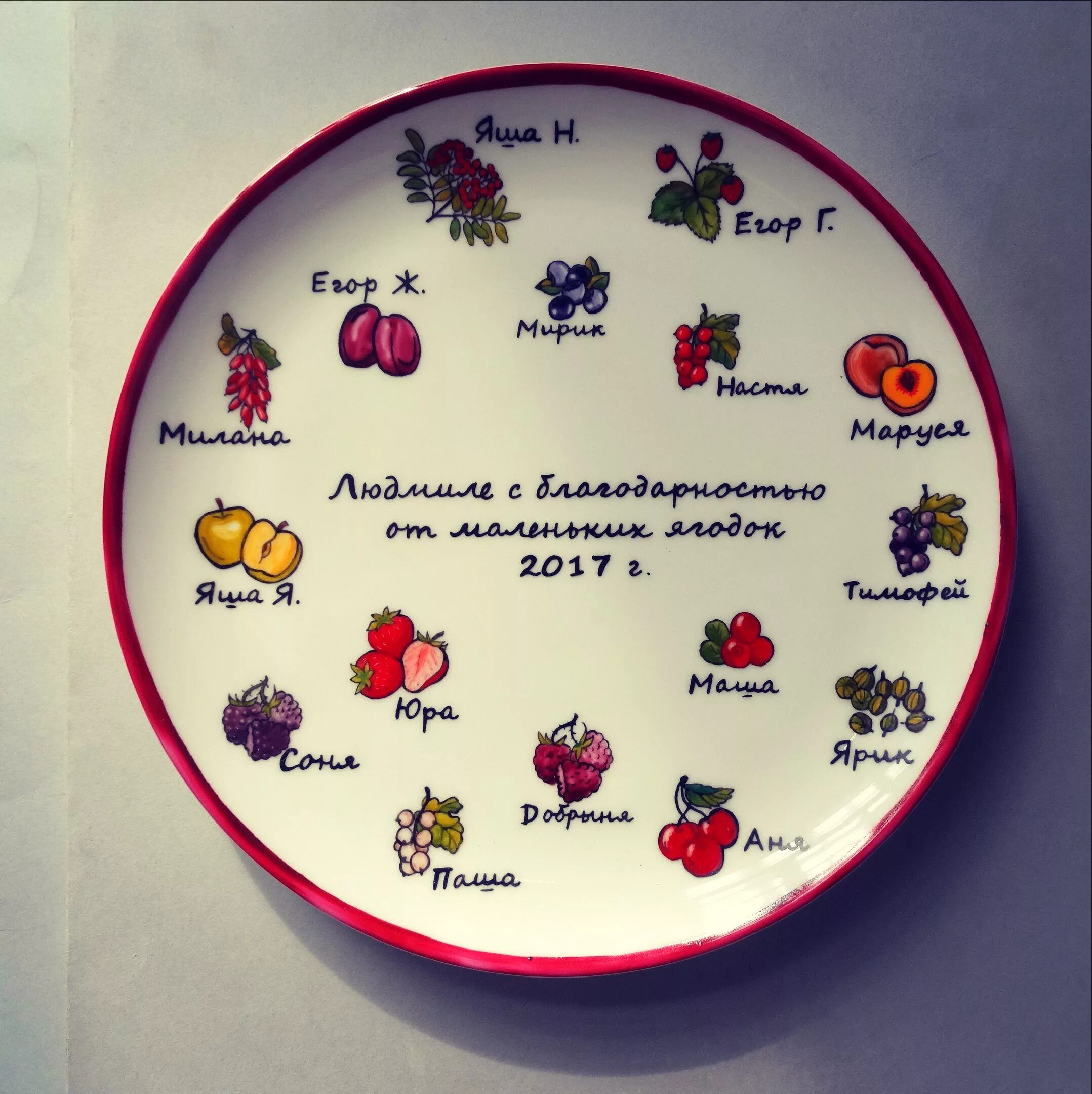 подарок воспитателю детского. кружка подарок воспитателю. сувениры для воспитателей в детском саду на выпускной. подарок воспитателю детского сада. памятный подарок воспитателю.