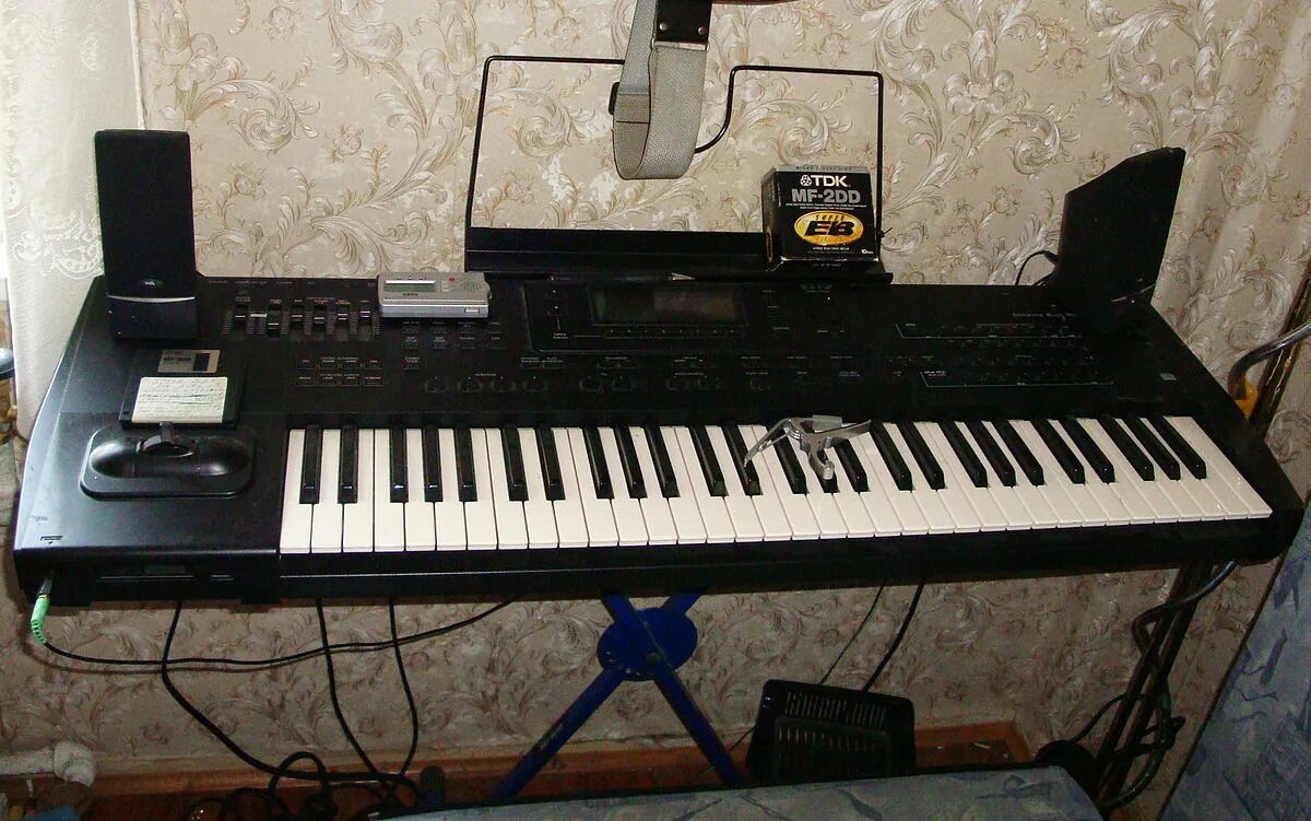 Korg i3. Korg i3 1993. синтезатор korg i3. korg workstation i3. рабочая станция korg i3.