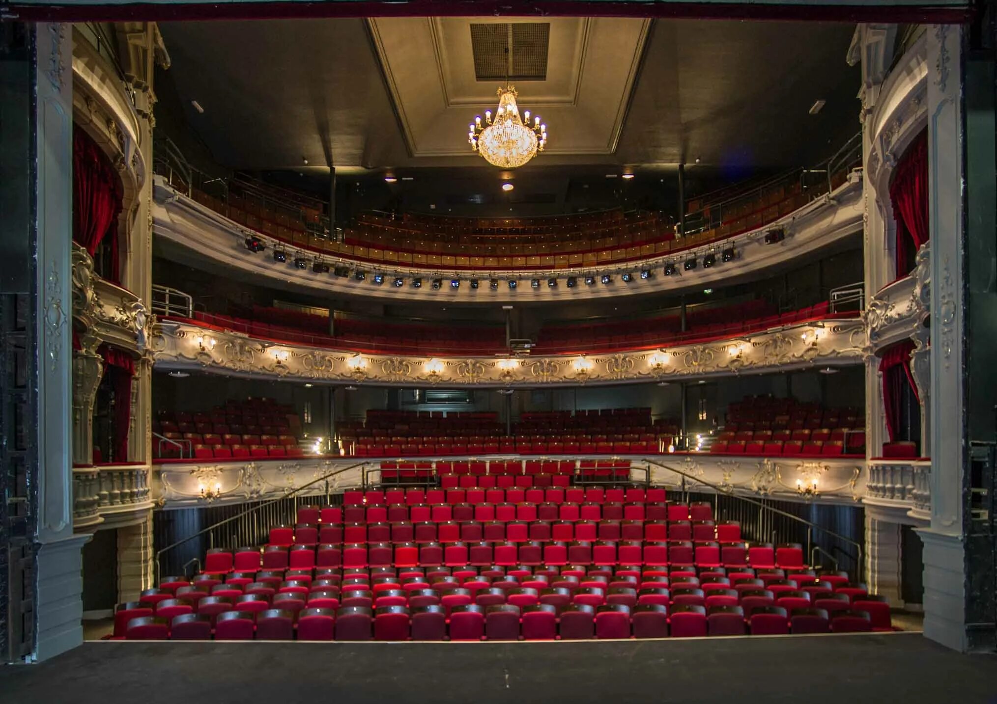 Йоркский Королевский театр. Театр рояль. Theatre Royal Haymarket inside. Uk Theatre.