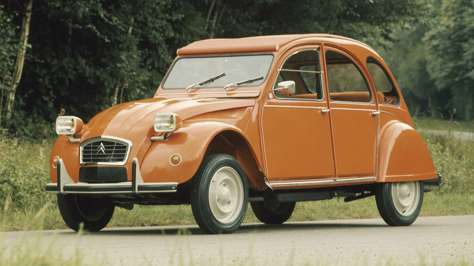 Старый ситроен cv2. Французское авто 7 букв. Citroen 2cv 1990. Знаменитые французские автомобили. Французское авто 7 букв.