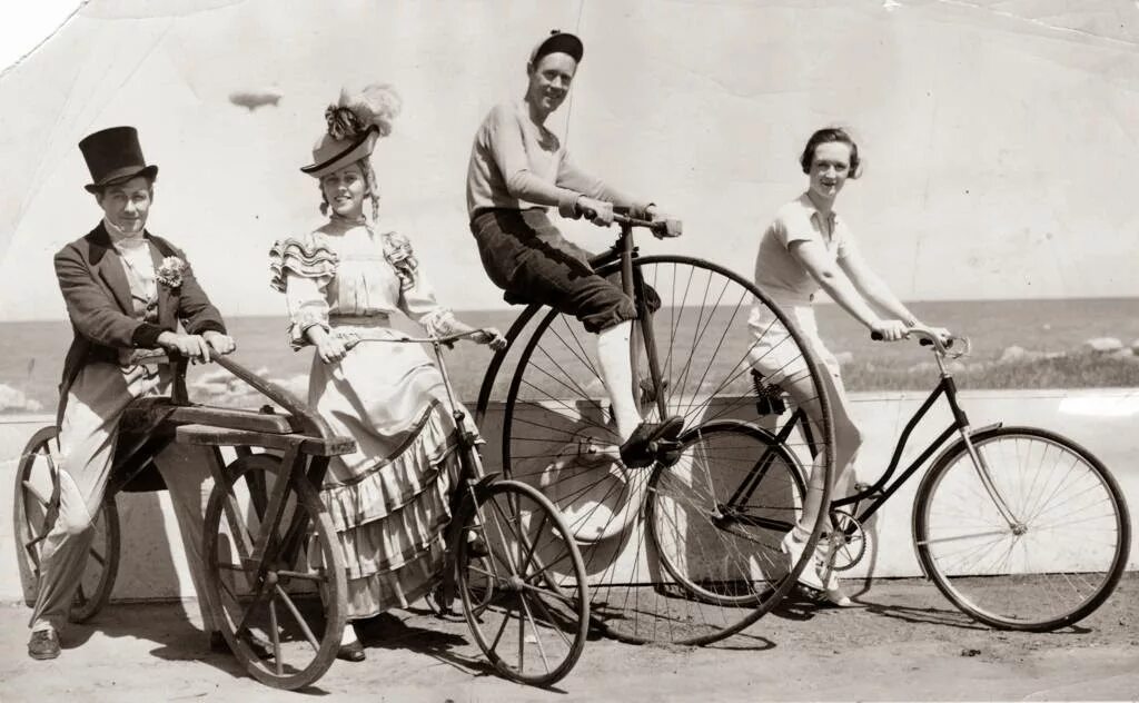 Велосипед 19 века. Первые велосипеды 19 век. Бицикл 19 века. Первый велосипед 19 века. Увлечения 19 века