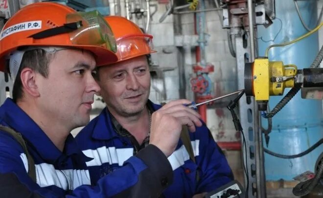 Аппаратчик химводоочистки роснефть. Нлмк виз сталь. Аппаратчик нефтехимического производства. Аппаратчик оператор нефтехимического производства. Профессия аппаратчик.