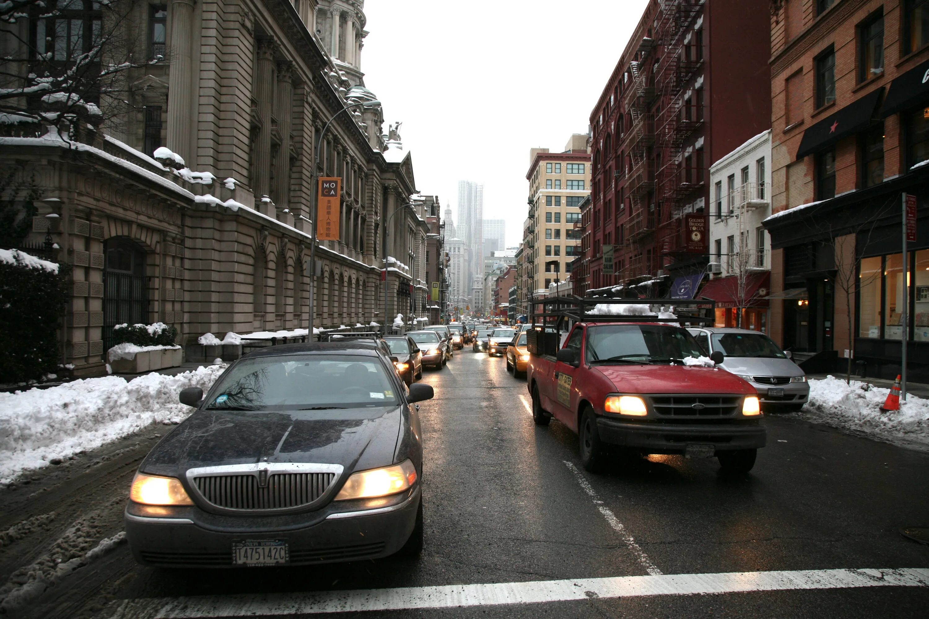 Дороги Нью Йорка. Улицы Нью Йорка в 2008. Дороги в центре Нью-Йорка. Автомобиль на улице.