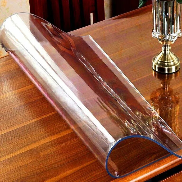 Гибкое стекло на стол прозрачная. Прозрачная пленка на стол. Плёнка на стол прозрачная силиконовая. Плёнка для стола прозрачная толстая. Прозрачнаямпленка на стол.