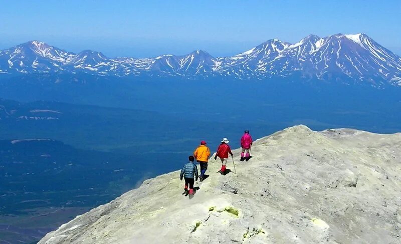 Восхождение на вулкан камчатка. Восхождение на авачинский вулкан камчатка. Авачинский вулкан камчатка. Толбачик сопка вулкан. Экскурсия камчатка горелый.