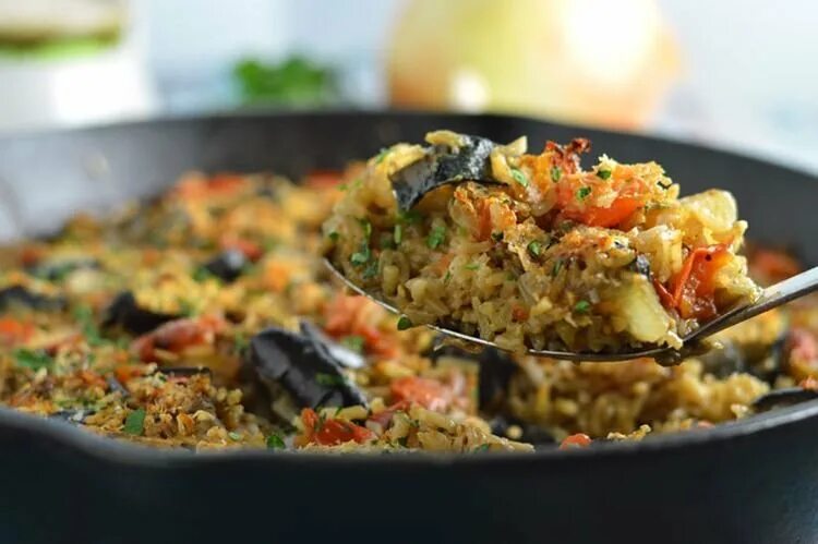 Баклажан с рисом и овощами