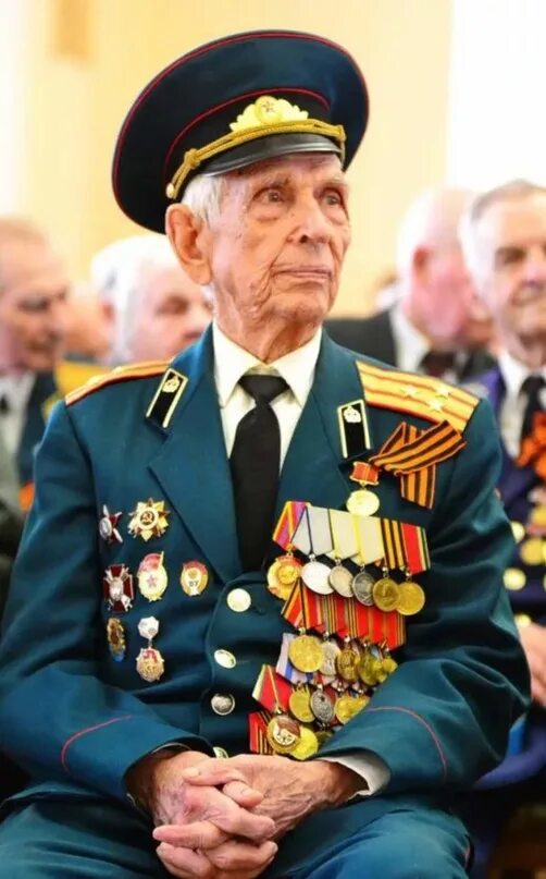 Кто относится к ветеранам великой отечественной. Ветеран труда. Ветераны 1945. Ветераны казахстана. Кто относится к ветеранам великой отечественной.