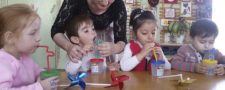 Логопедическое занятие для ребенка с дцп. Дефектолог для детей с дцп. Логопедия занятия с детьми с дцп. Логопедическое занятие для ребенка с дцп. Логопедия с детьми совз.