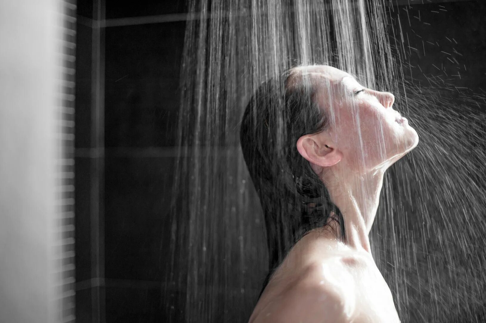 Человек в душе. Человек под душем. Very in shower