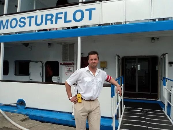 Речной теплоход. Вакансии на теплоходе. Речной теплоход. Экскурсия по москве на теплоходе. Прогулка на теплоходе.