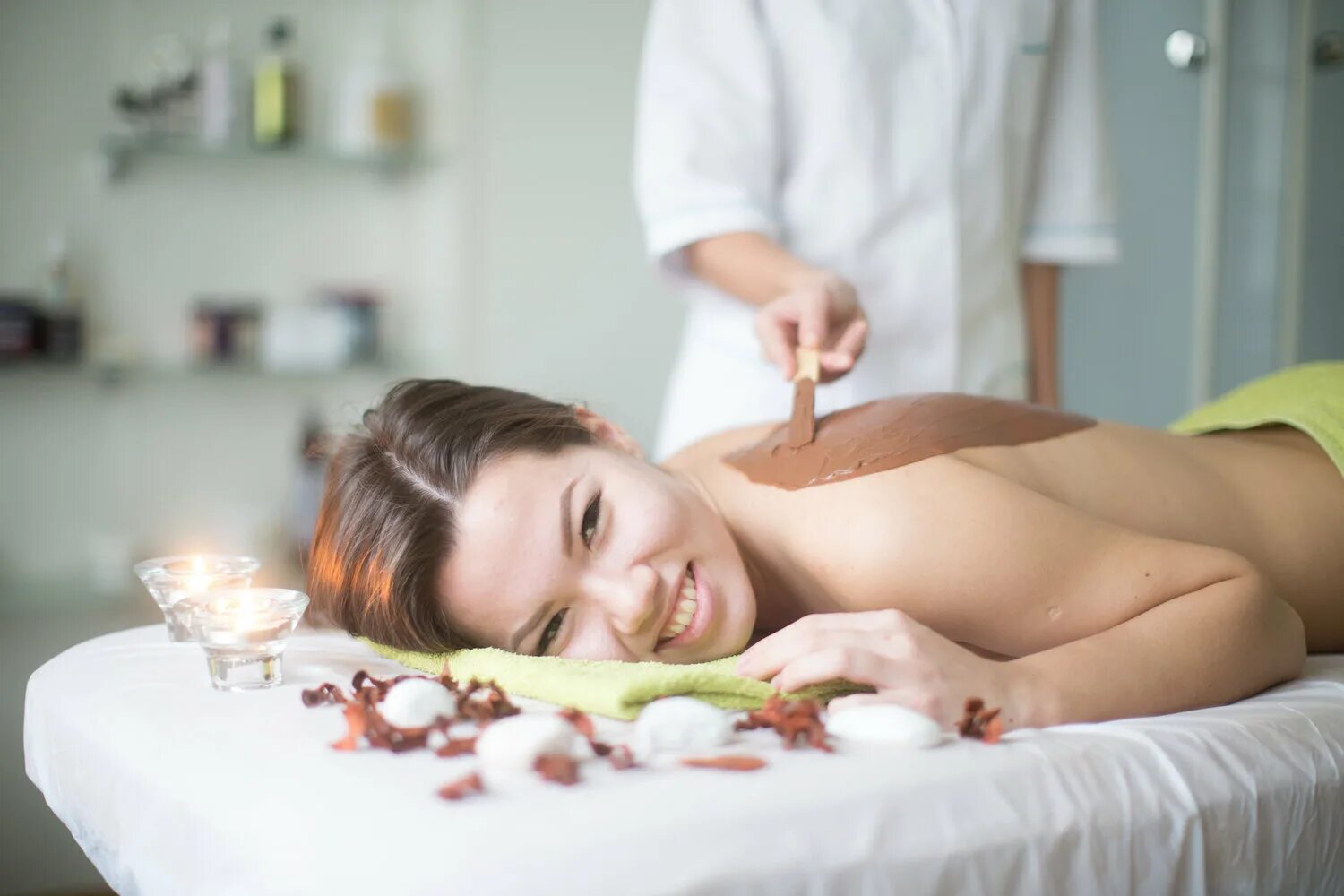 спа салон. спа салон алтайская здравница тюмень. скраб кокосовый для тела спа. спа программы новгород. красивая девушка в спа.