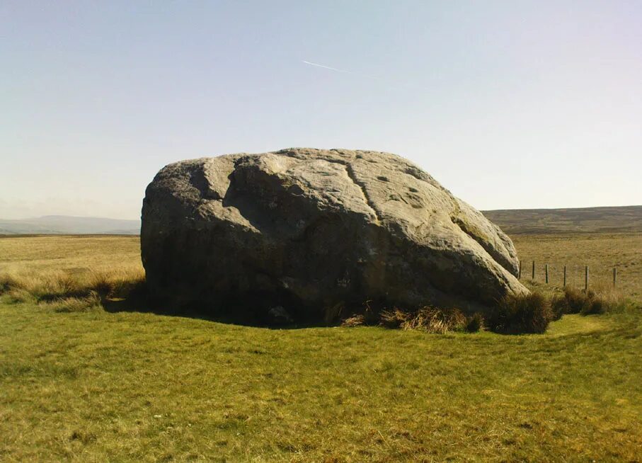 Великий камінь. Large Stone. Bollards Stone. Enormous Stone.
