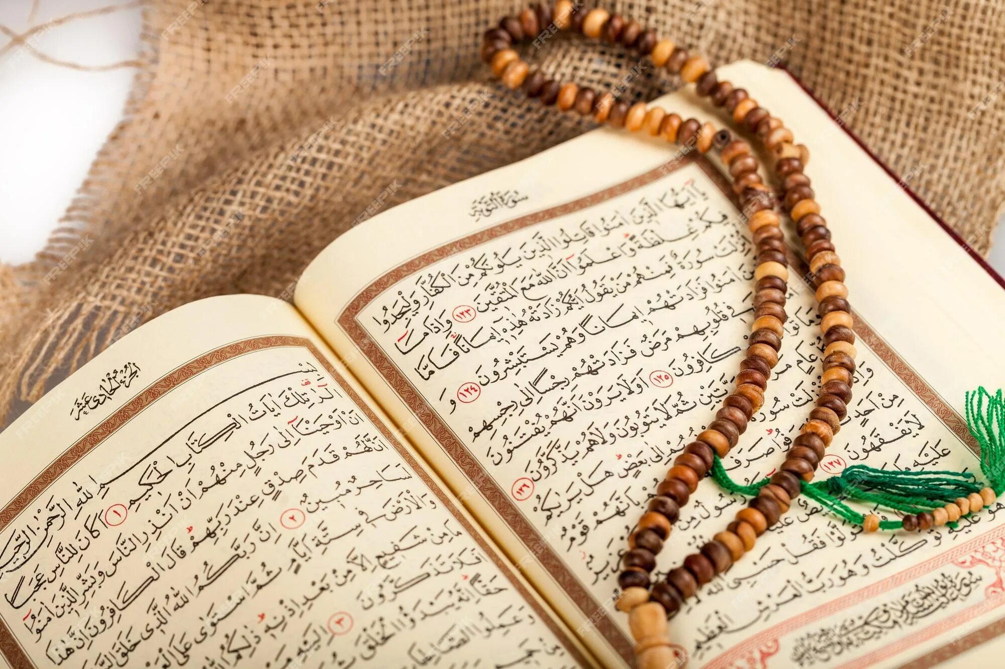Слушание корана. Коран. Коран картинки. Красивый Коран. Коран картина.