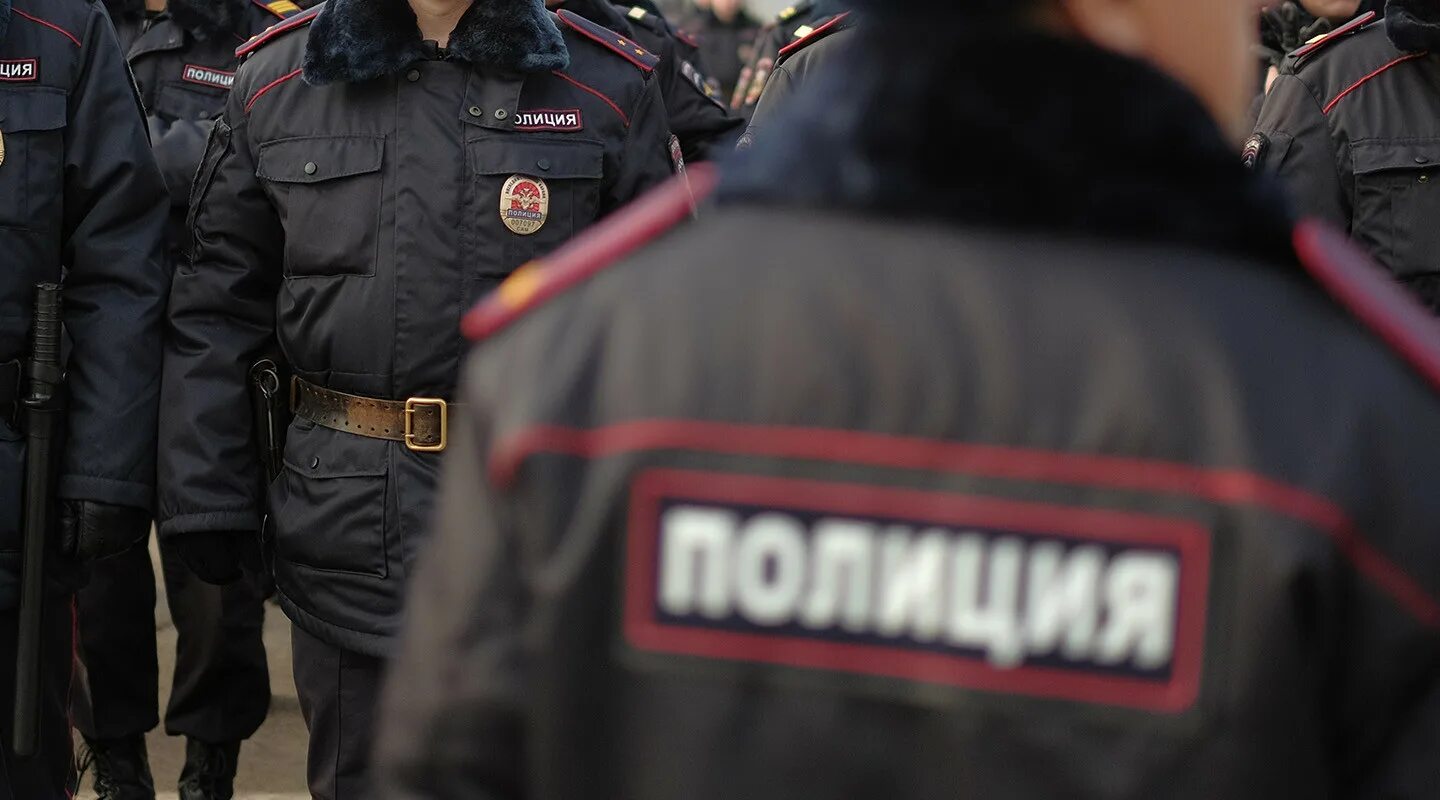 Работница полиции на месте преступления