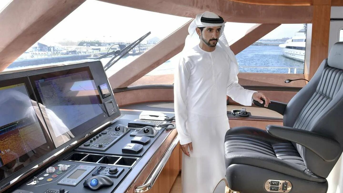 Развлечение шейхов. Яхта Аль Мактум Дубай. Принц Хамдан яхта.