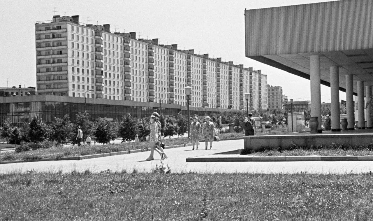 Гольяново уральская. Кинотеатр урал гольяново. гольяново 1990. магазин океан гольяново. кинотеатр урал гольяново 80 годы.