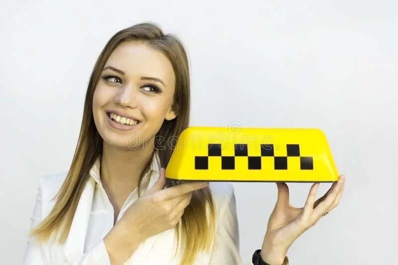 Такси девчата. Поездка в такси. Девушка водитель такси. Девушка в машине такси. Красивая девушка таксист.