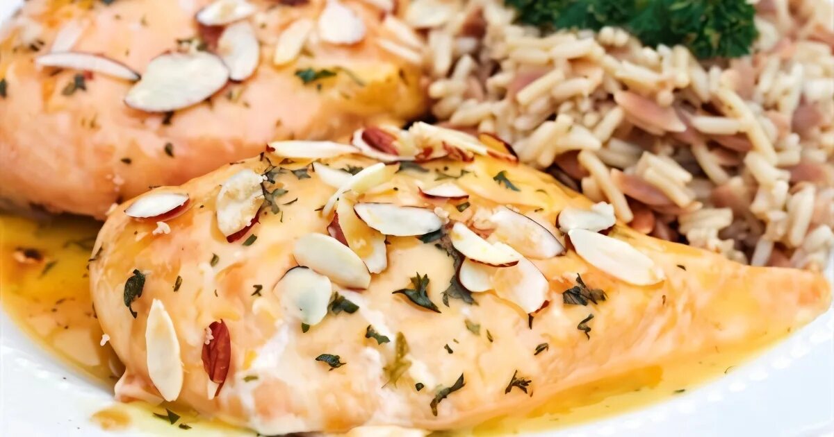 Блюда с миндалем. Курица с миндалем. Курица с миндалем по-турецки. Курица с миндалем. Курица с миндалем рецепт.
