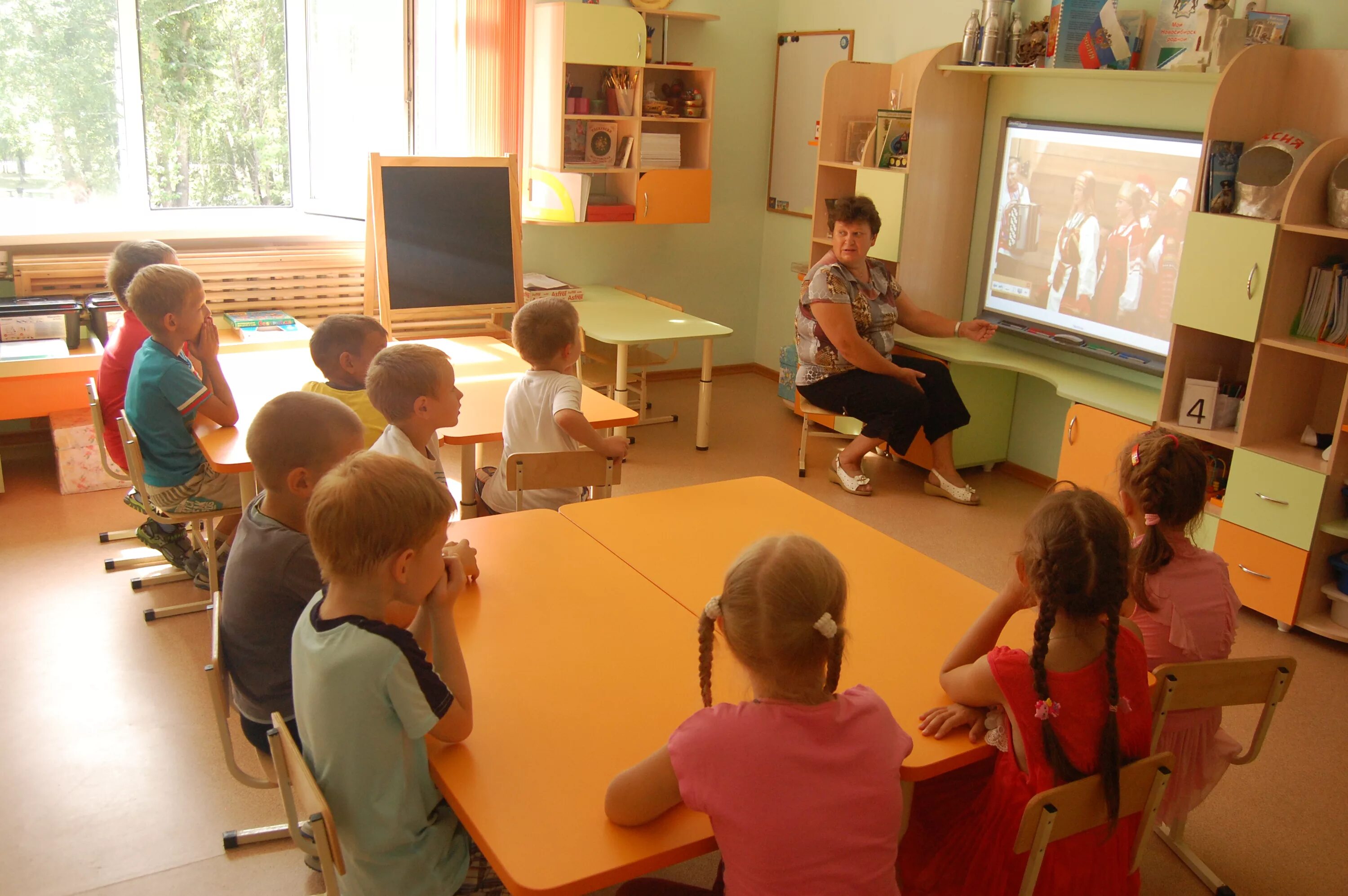 Занятия в детских дошкольных учреждениях. Занятие в доу. Дети на занятии в детском саду. Дети на занятии в детском саду. Просмотры занятий в доу.