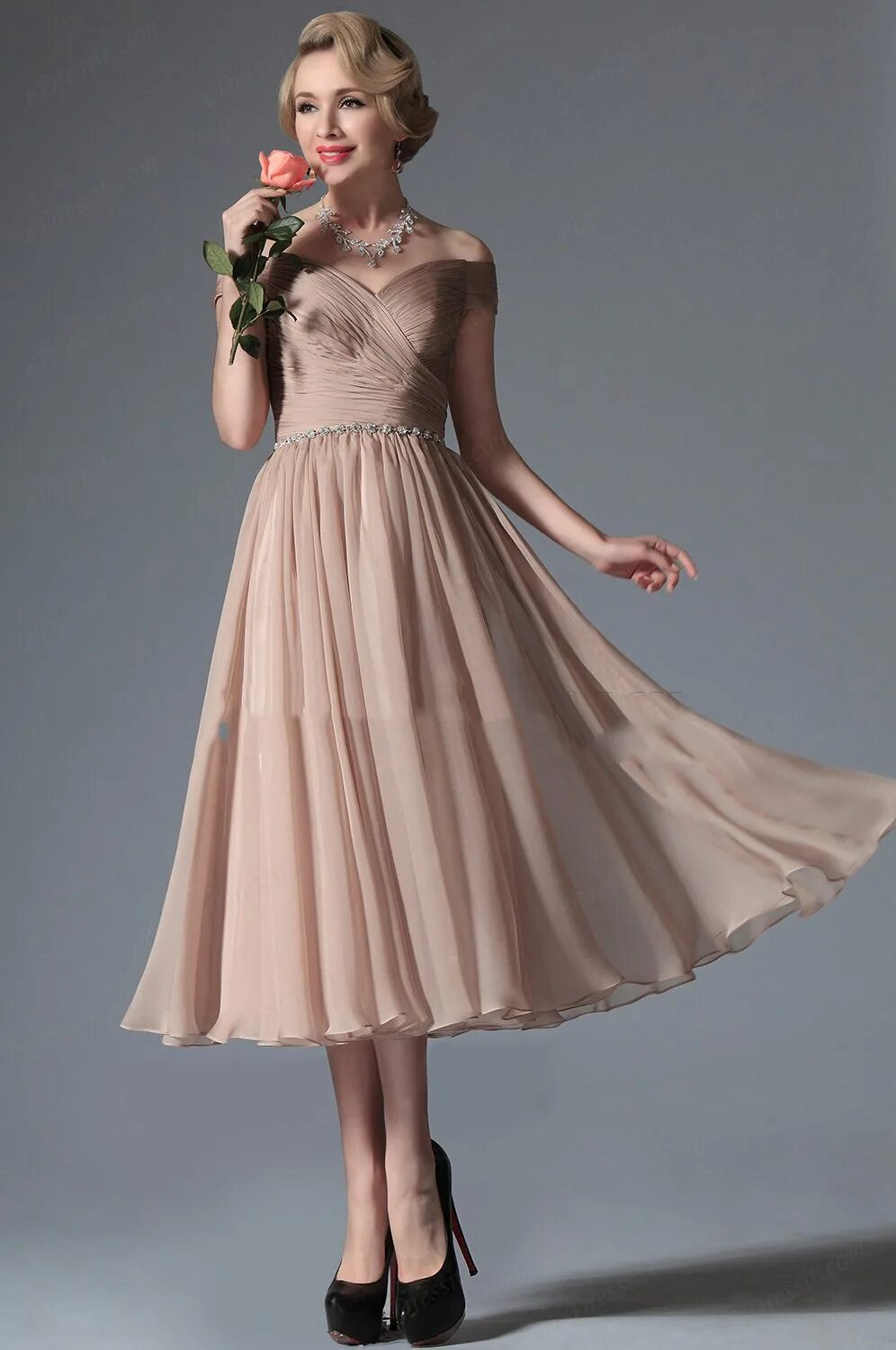 Свадебное платье в стиле винтаж. Винтажные платья современные. Винтажные платья. Винтажные платья. Платья в стиле винтаж.