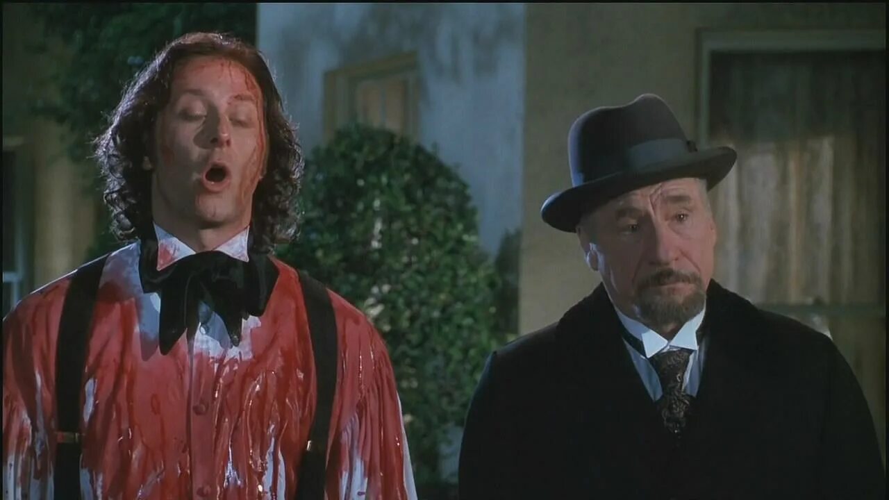 Dracula dead and loving it mina. Дракула мёртвый и довольный фильм 1995. Лесли нильсен дракула мертвый и довольный. Дракула довольный. Лесли нильсен вампир.