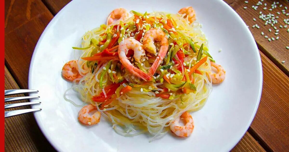 Фунчоза с креветками и овощами. Фунчоза с креветками. Фунчоза с креветками рецепт. Фунчоза улитка. Фунчоза с креветками в соевом соусе рецепт.