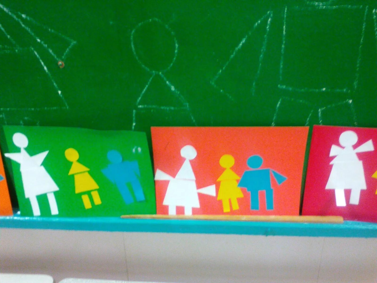 моя семья младшая группа занятие. аппликация в младшей группе на тему семья. занятие в старшей группе веселые портреты. аппликация в средней группе. аппликация на тему моя семья в подготовительной группе.