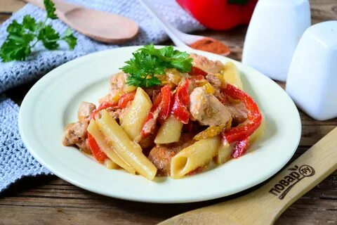 Макароны с грудкой и овощами