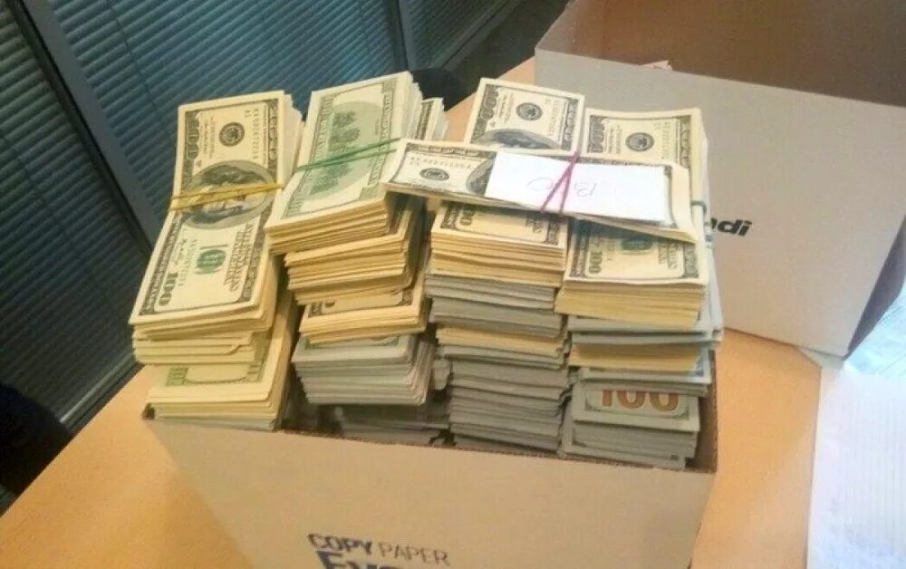 800000 долларов в рублях на сегодня. Миллион долларов. 100 миллионов долларов наличкой. милион доларов наличными. 100 тысяч долларов наличными.