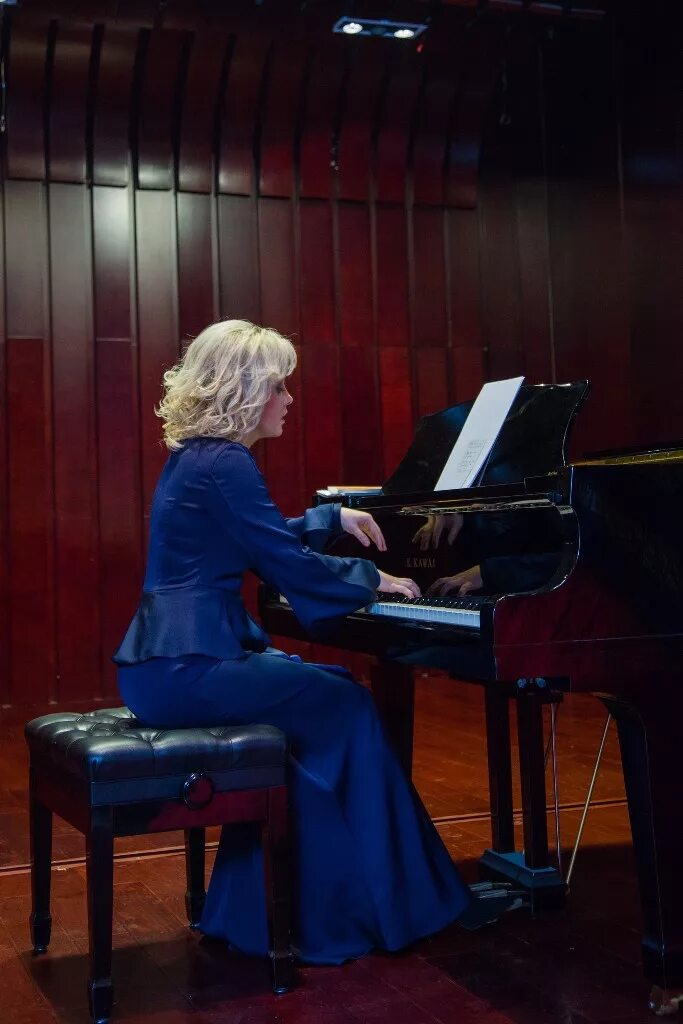 конкурс пианистов. рахманинов 24 прелюдии. элен гримо пианистка волки. пианистка 2023. пианистка фильм 2022.