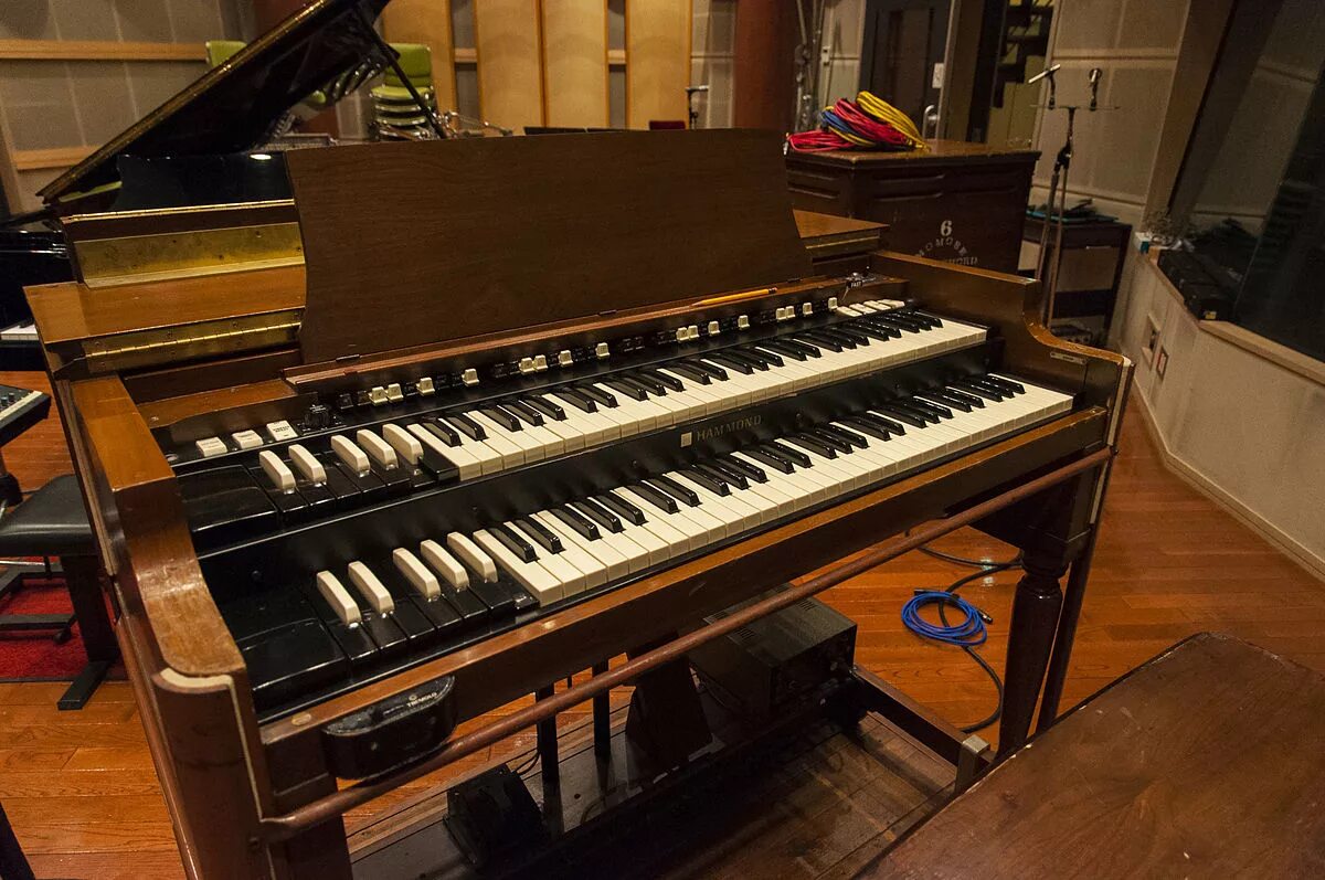 Mp3 organ. Органист музыкальный инструмент. Don reeve organ player. Mp3 organ. Hammond b3 organ.