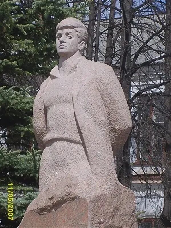 Б семенов. Памятник борису корнилову. памятник борису корнилову в городе семенов. памятник корнилову в семенове.