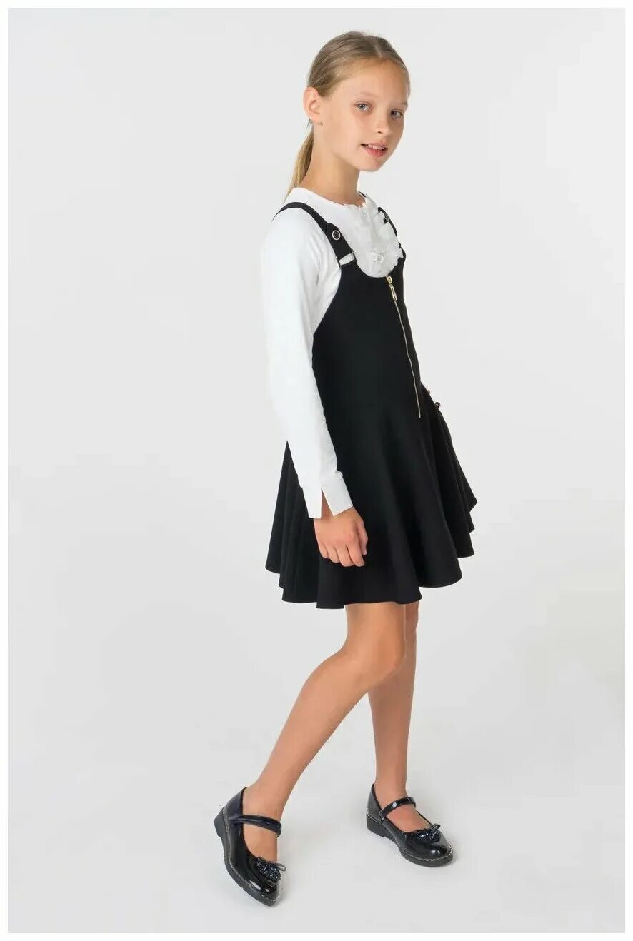 Девушка в летнем сарафане. Маленькая леди сарафан серый. Маленький сарафан. Платье маленькая леди черное школьное. Маленький сарафан.