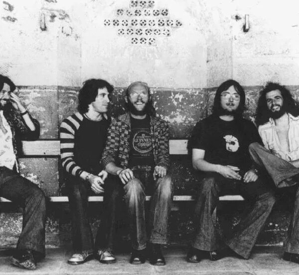 Gentle giant - gentle giant. Gentle giant - three piece suite (steven wilson mix) (2017). Gentle giant three piece suite 2017. Группа gentle giant. Группа gentle giant.