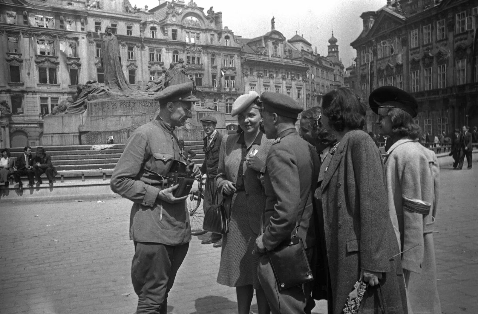 Красная армия в чехословакии. Конев в Праге 1945. Освобождение столицы Чехословакии Праги. Освобождение Чехословакии в 1945. Победа в Праге 1945.