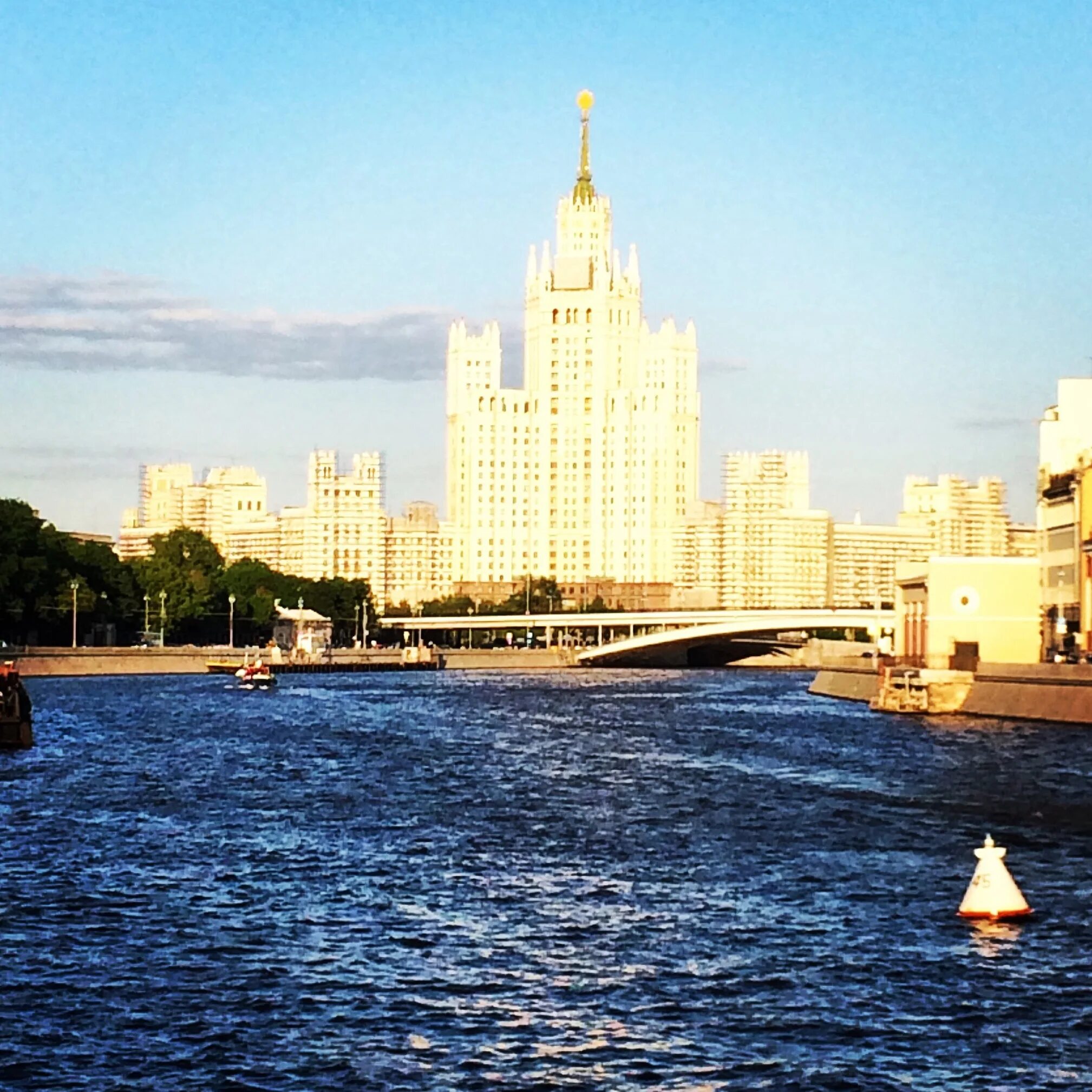 Москва стоит на холмах. Экскурсия "семь холмов" Москва. Семь холмов Москвы фотографии. Боровицкий холм в Москве. Самый большой холм в Москве.