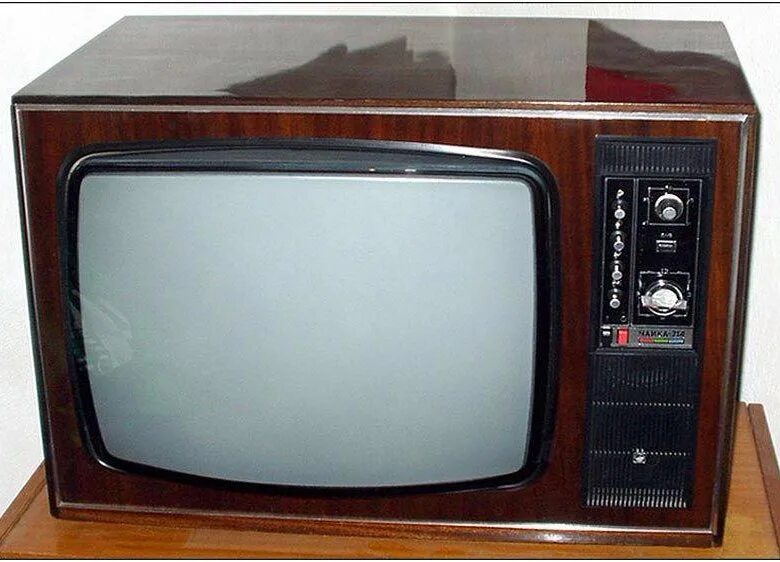 Советский цветной телевизор. Телевизор Чайка 714. Цветной телевизор Чайка 714. Цветной телевизор электрон 714. Советский цветной телевизор Чайка 714.