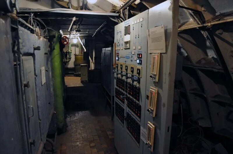 Бункер сталкер. Центр управления ракетами бункер. Испытание авиационных двигателей на стенде. Пульт управления бункер. Пункт управления в убежище.