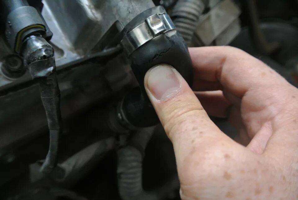 8. 6. Вентиляция картера лачетти. Клапан вентиляции картерных газов лачетти 1. Фильтр картерных газов шевроле лачетти.