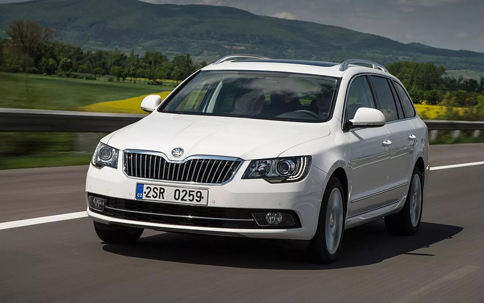 Автомобиль шкода. Skoda Superb 2013. Škoda Superb 2014 универсал. Skoda Superb, 2013 универсал. Суперб универсал 2013.