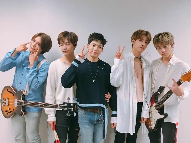 Группа n.Flying. N.Flying корейская группа участники. W.A.O корейская. N Flying постеры. 8 n группы