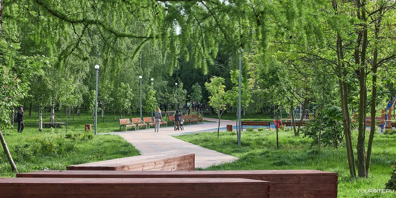 Где лианозово. Лианозово район парк. Парк в Алтуфьево Лианозово. Лианозовский парк Москва. Ландшафтный парк Лианозово.