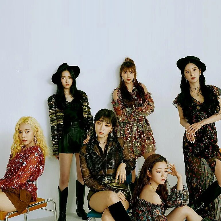Apink dumhdurum. A pink look. A pink look. Чон ынджи. Apink 2022.