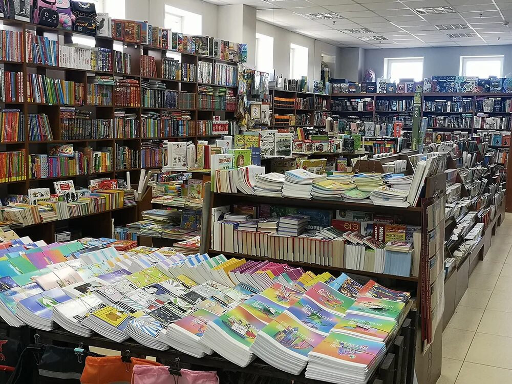 Библио глобус здание. Глобус владивосток книжный магазин. Магазин глобус владивосток. Магазин глобус канцелярия. Глобус книжный магазин калуга.