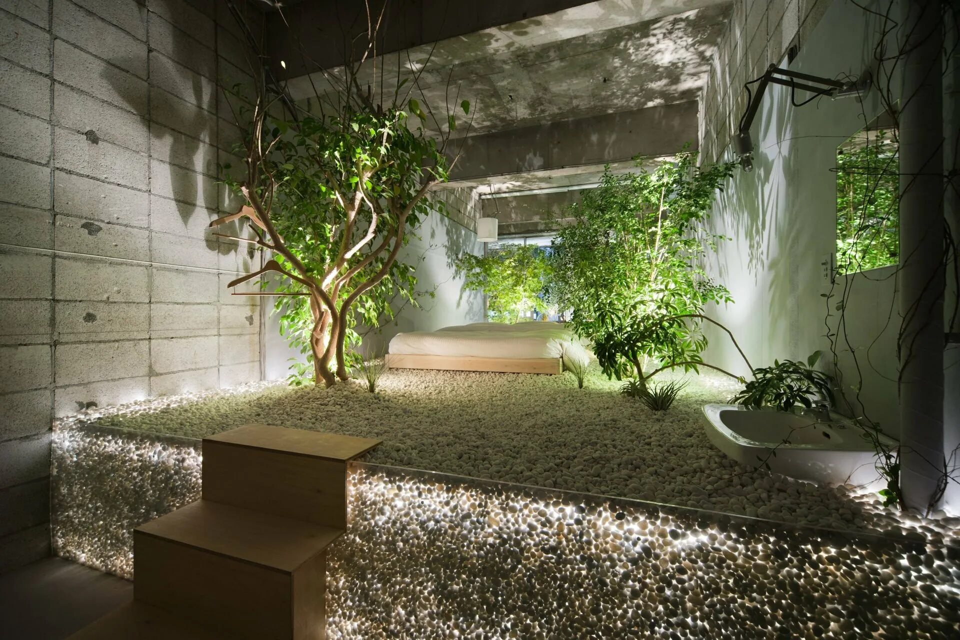 фотопечать на стене в интерьере. мох в интерьере. интерьер в стиле природы. фотообои 3д. комната с растениями.