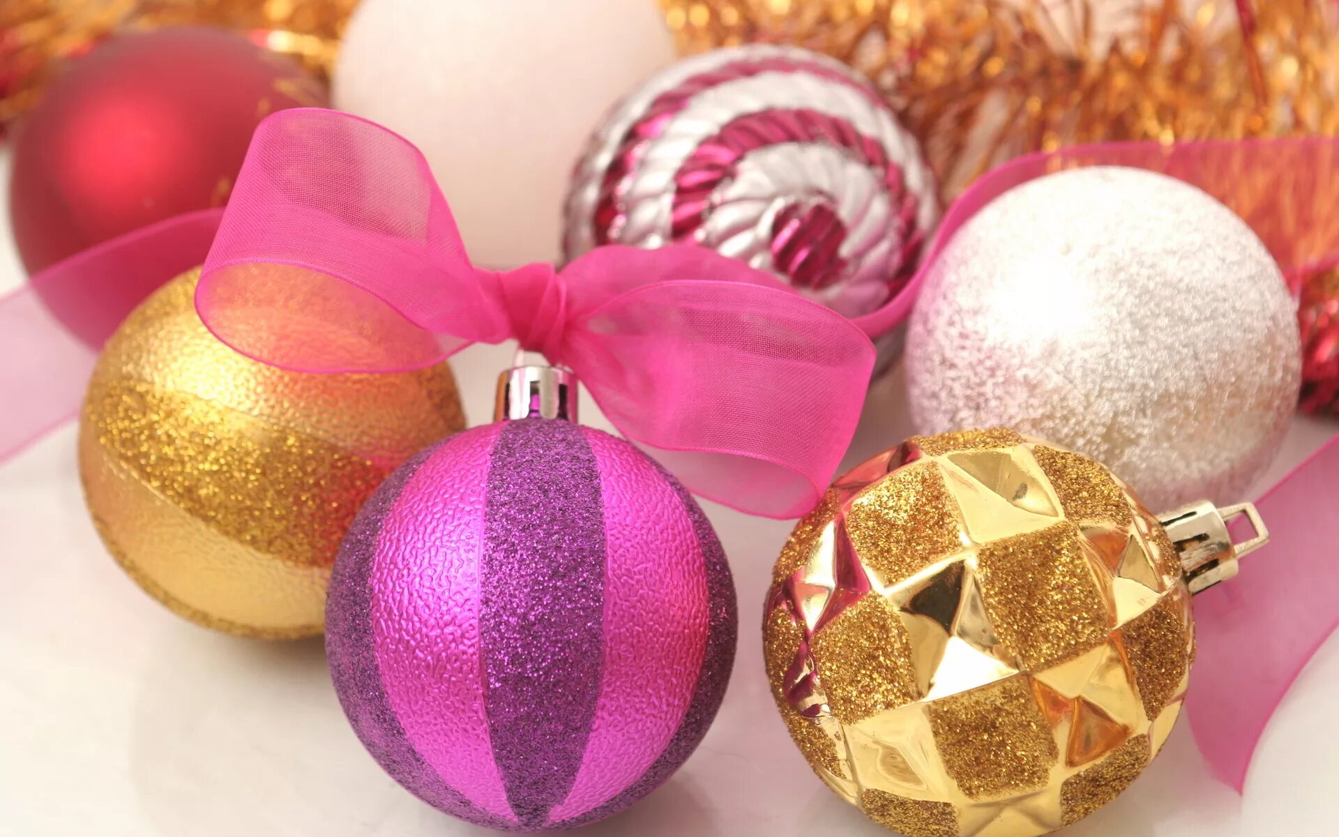 Елочные шары картинки. Новогодние игрушки. Новогодние шары. Красивые шары на елку.