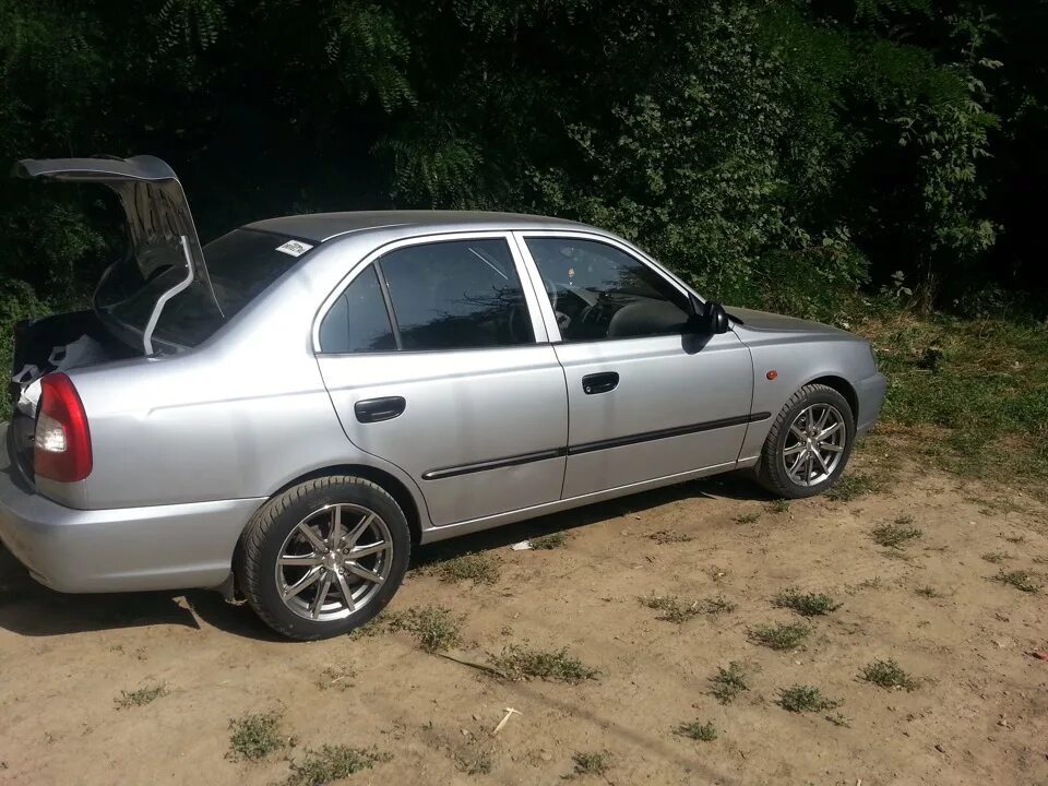 Accent диски. Hyundai accent r15. hyundai accent диски r15. акцент на дисках r15. хендай акцент r 15.